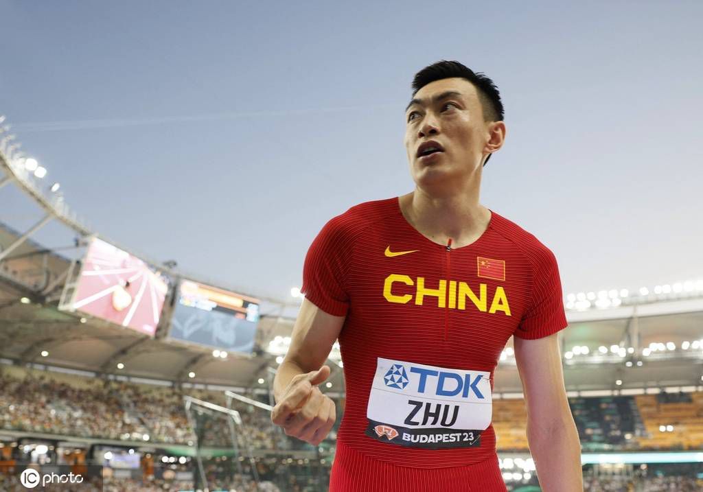 拉文将是他们首选交易对象，他有一份巨额合同，公牛队在拉文的带领下，在过去的七个赛季中一直陷入停滞状态。